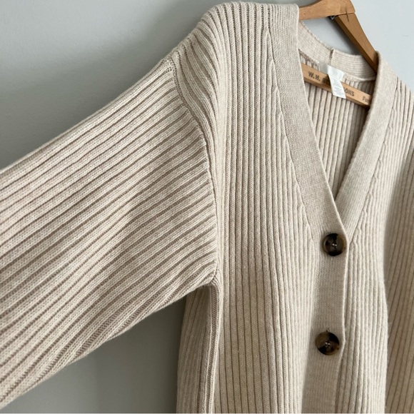 H&M Cream Ribbed Cardigan Size Small - Picture 3 of 7